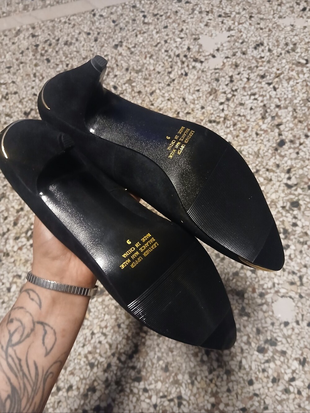 Vintage Vanna White, Black With Gold Trim Kitten Heels Size 9 - Picture 4 of 11